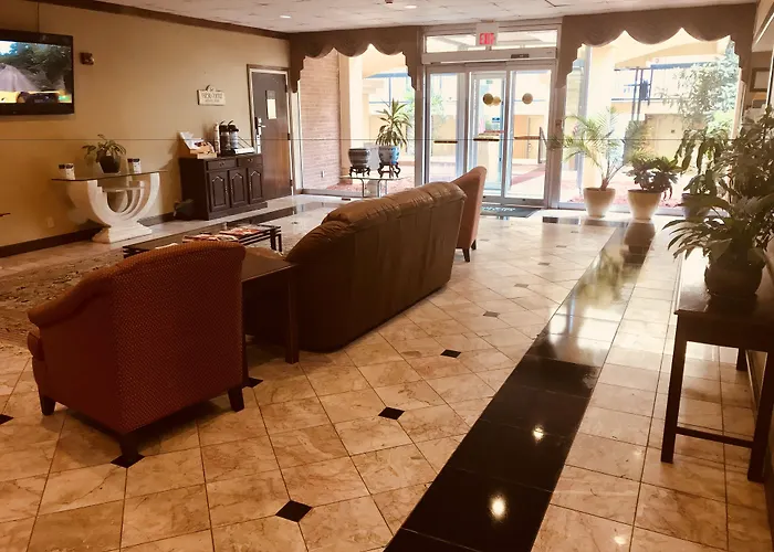 Quality Inn & Suites Conference Center Statesboro Historic District