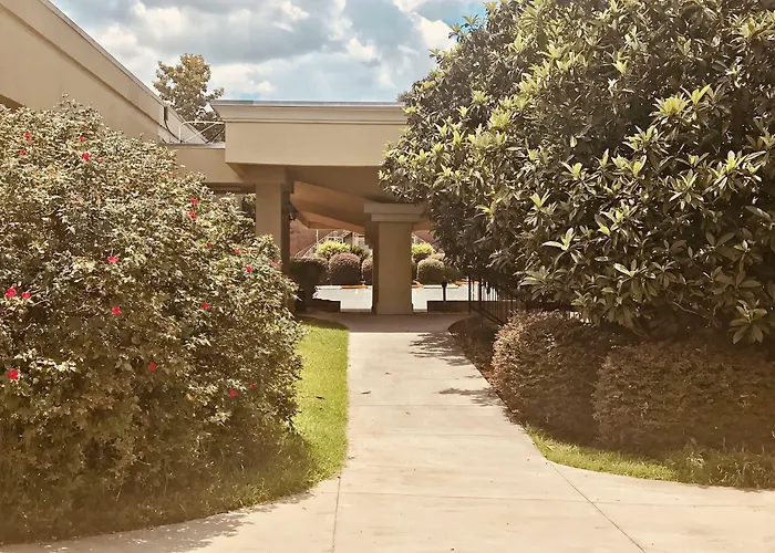 Quality Inn & Suites Conference Center Statesboro Historic District