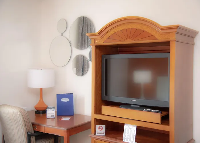 Howard Johnson By Wyndham Allentown/Dorney Hotel & Suites