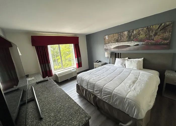 Clarion Pointe - Greensboro Coliseum Area