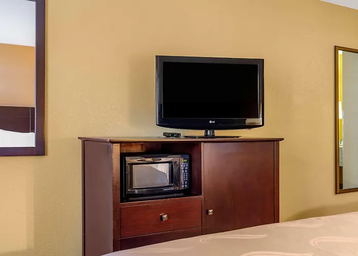 Quality Inn Russellville I-40