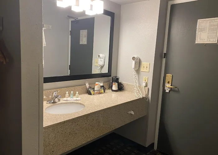 Quality Inn Mauston I-90