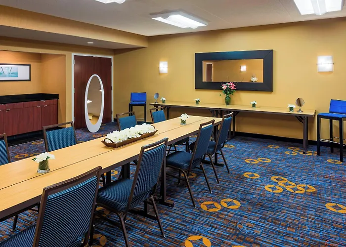 Courtyard By Marriott Chicago Waukegan / Gurnee Hotel