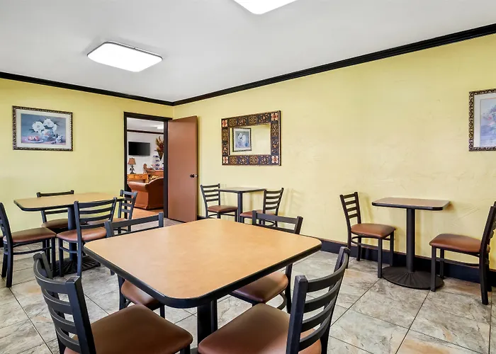 Midlothian Hotels