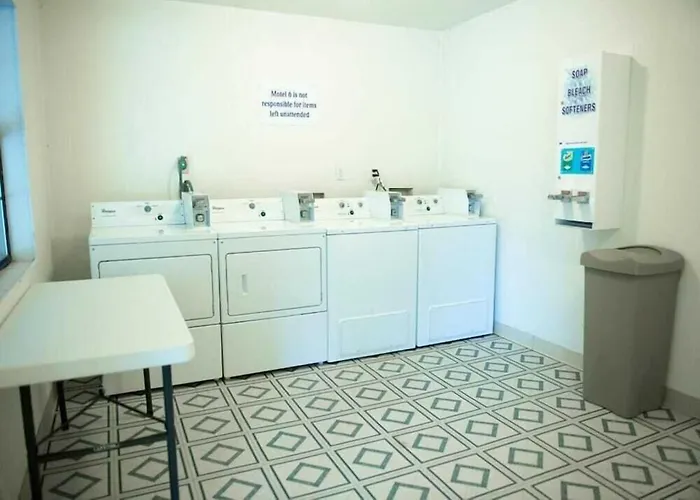 Motel 6-Palestine, Tx