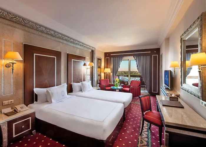Luxor Hotels With Pool