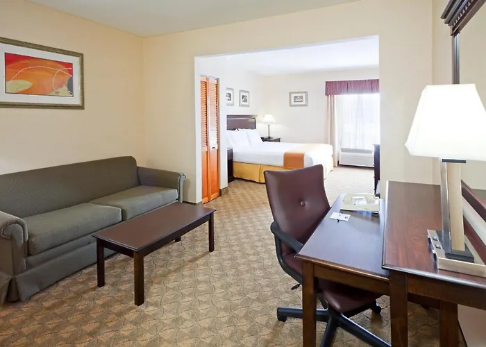 Carneys Point Hotels