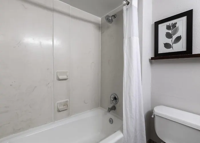 Huntersville Hotels
