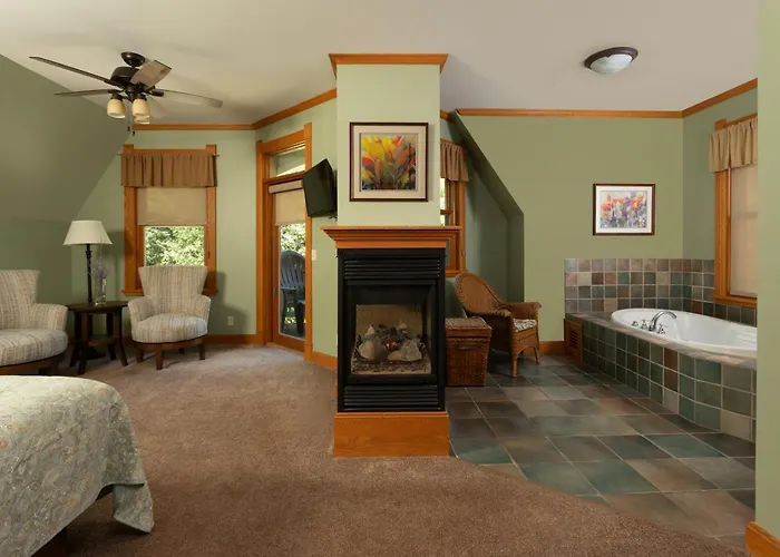 Pinehurst Inn Bed & Breakfast Bayfield