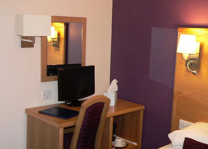 Pierowall Hotels