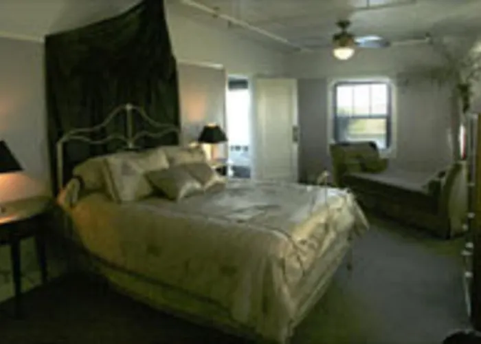 Walnut Grove Hotels