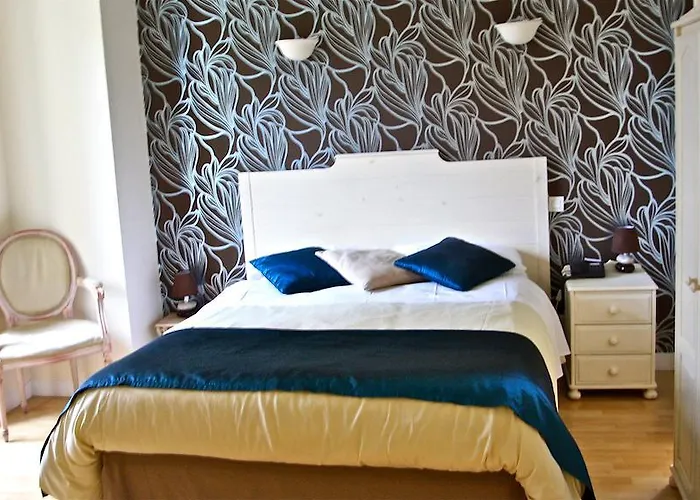 Hotels in Aubeterre-sur-Dronne