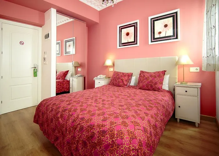 Hostal Adria Santa Ana