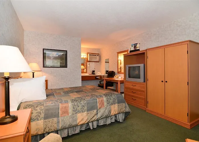 Canistota Hotels