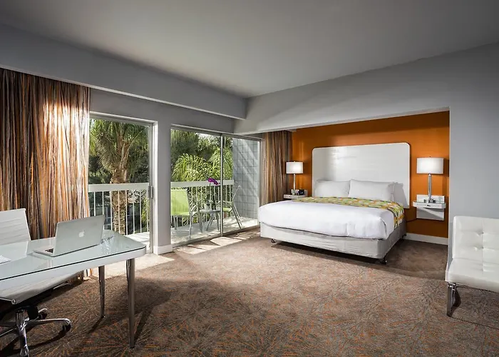 Sportsmen'S Lodge Hotel