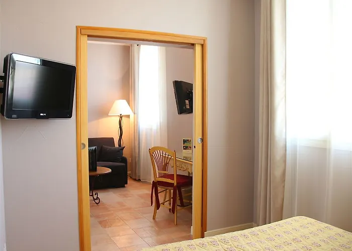 Hotel And Restaurant L Arena Fréjus