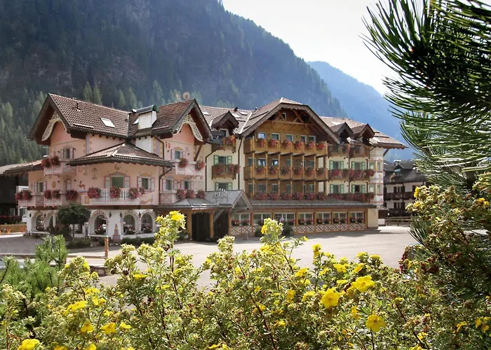 Hotel Soreghes Gran Chalet Campitello di Fassa
