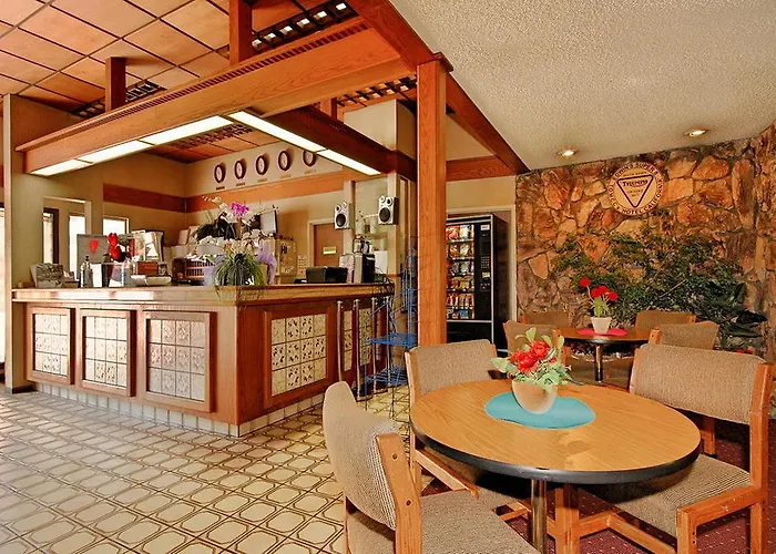 Super 8 By Wyndham Long Beach