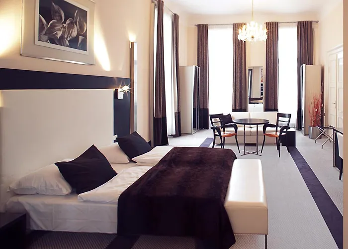 Old Town Square Residence By Emblem Praga