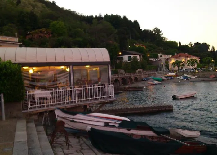 Hotels in Lesa