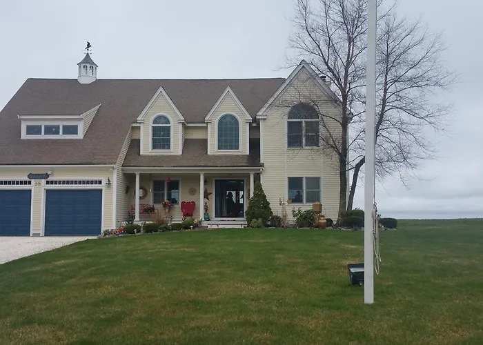 Inn 38 Oak Bluff Circle