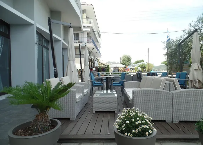 Hotels in Néa Péramos