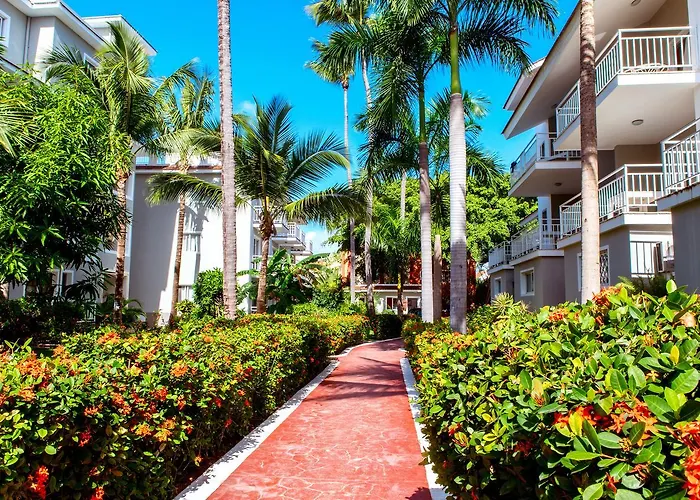 Tropicana Suites Deluxe Beach Club & Pool