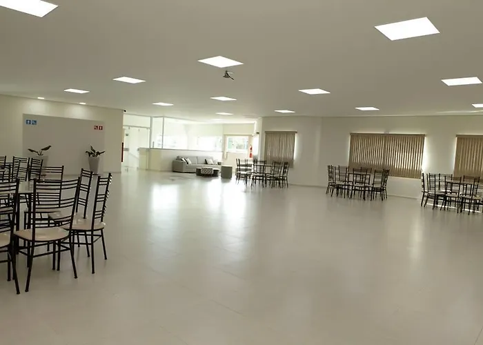 Hotéis de Pederneiras