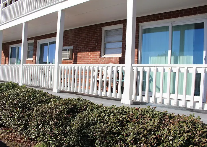 Surfside Lodge