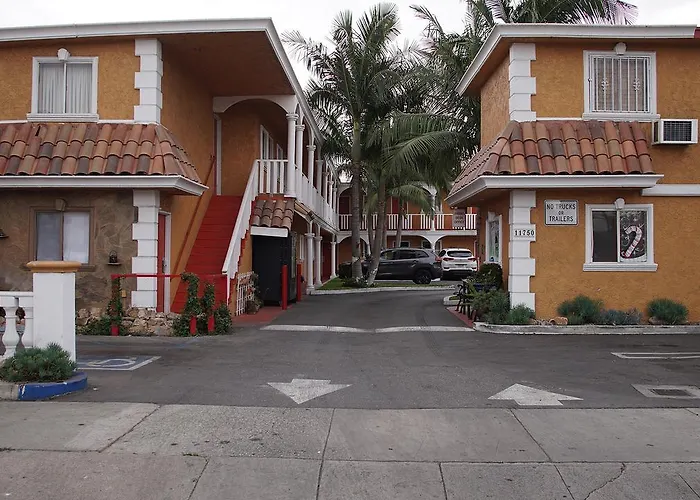 Paradise Inn And Suites