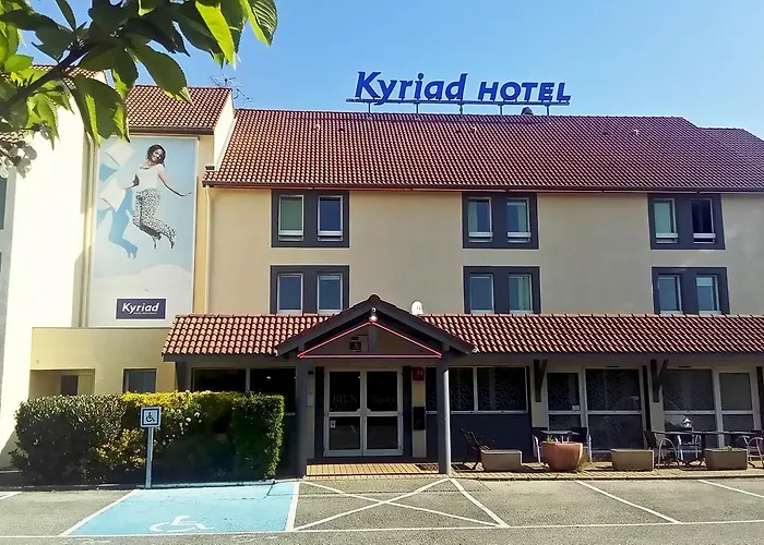 Saint-Bonnet-de-Mure Hotels