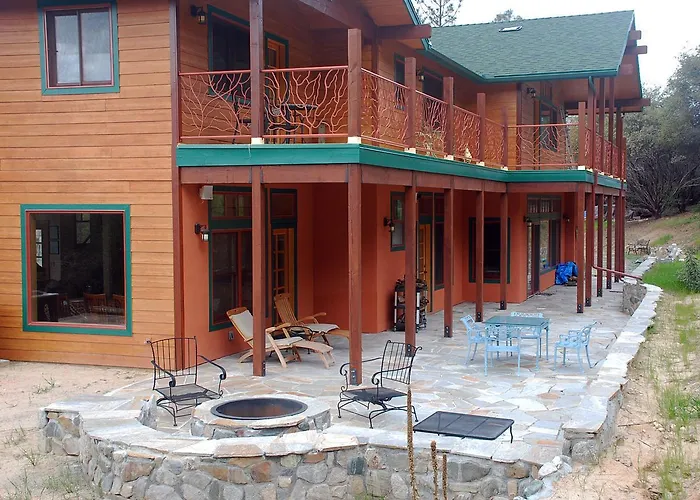 Mariposa 3 Star Hotels