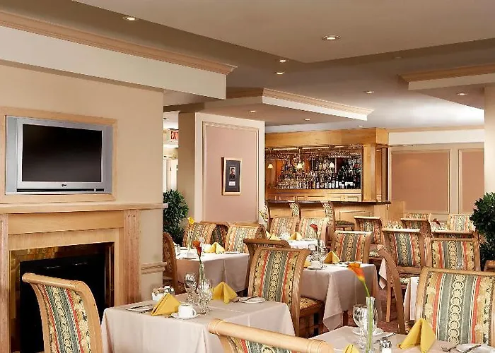 Four Points By Sheraton Toronto Lakeshore