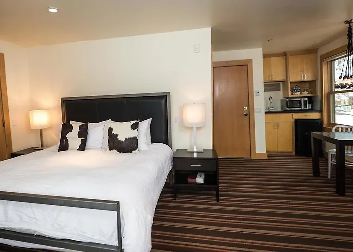 Minturn Hotels
