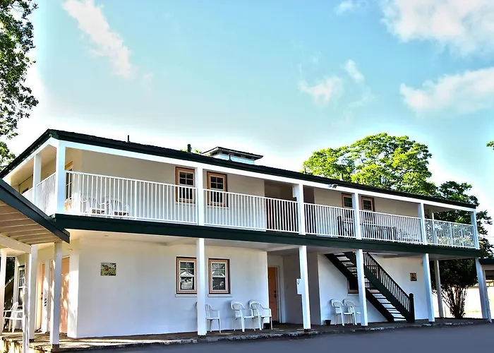 Buchanan Dam Hotels