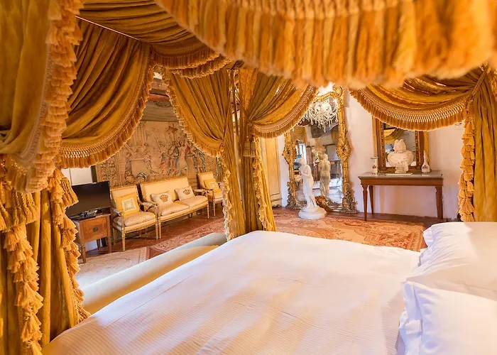 Pievescola Hotels