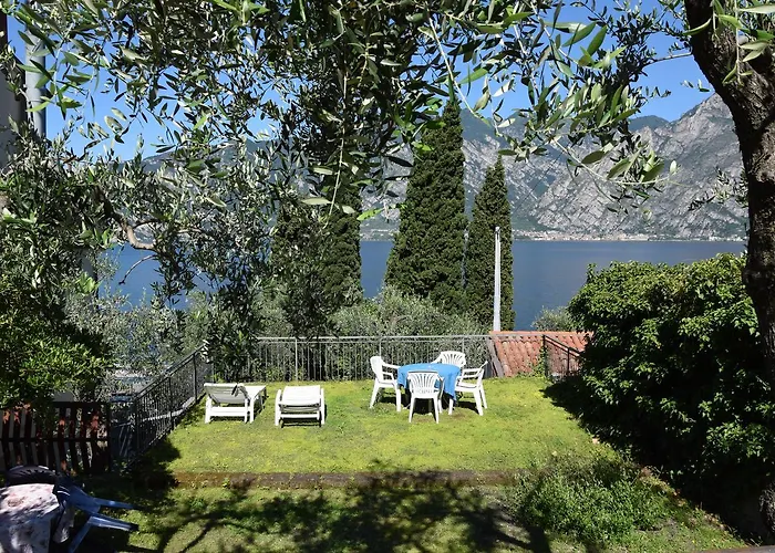 Hotels in Navene
