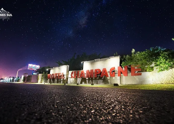 Champagne Motel Tubarão