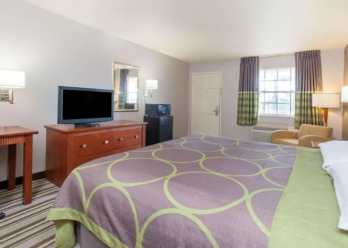 Super 8 By Wyndham West Monroe Hotel