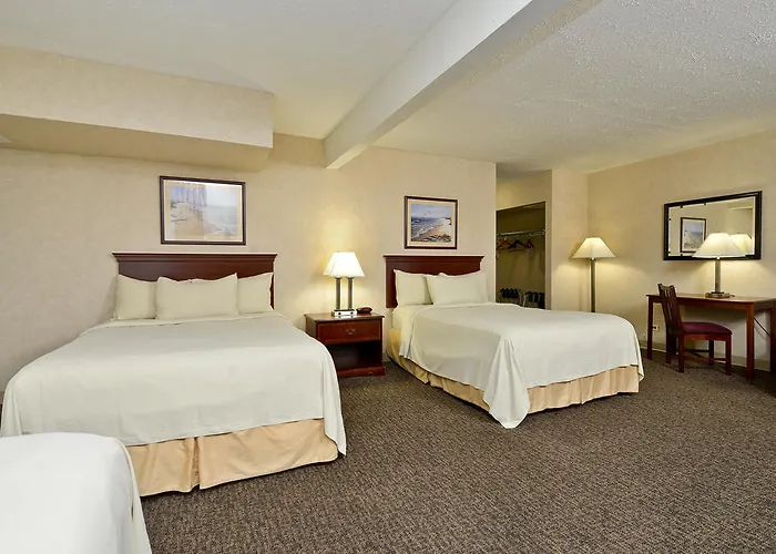 Ramada By Wyndham Waukegan/Great Lakes