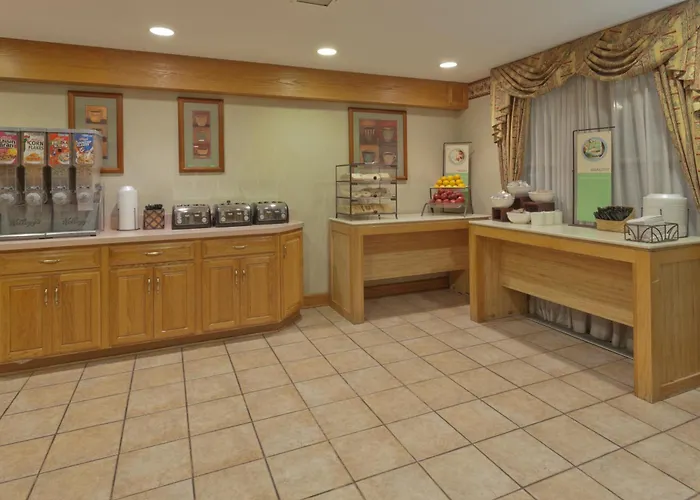 Country Inn & Suites By Radisson, Holland, Mi