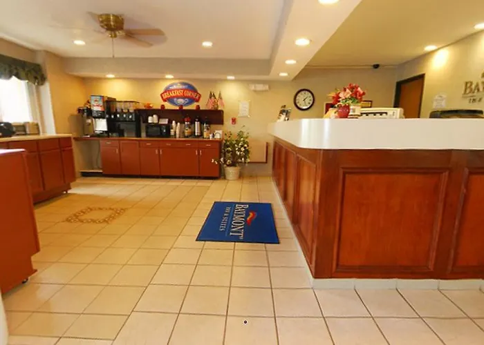 Dowagiac Hotels