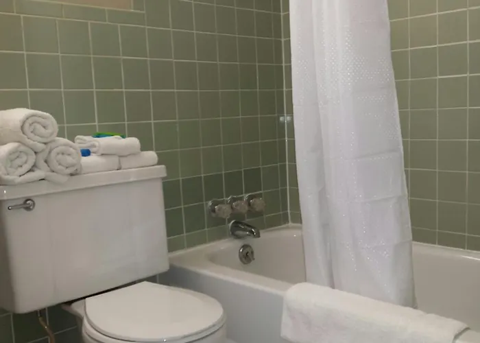Gilbertsville Hotels