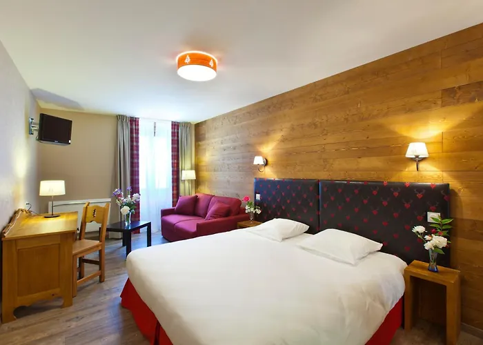 Clairvaux-les-Lacs Hotels