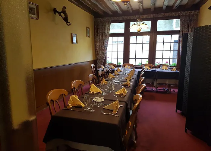 Cour-Cheverny Hotels