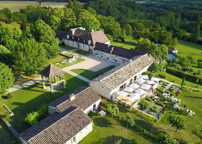 Saint-Nexans Hotels