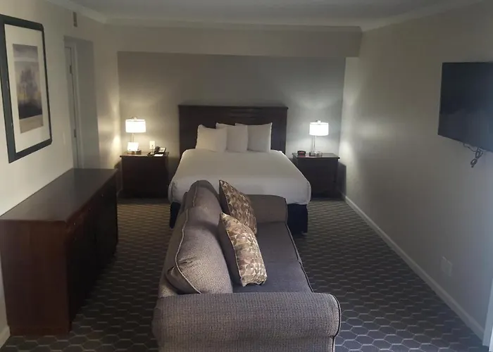 Sterling Hotel And Suites Clive