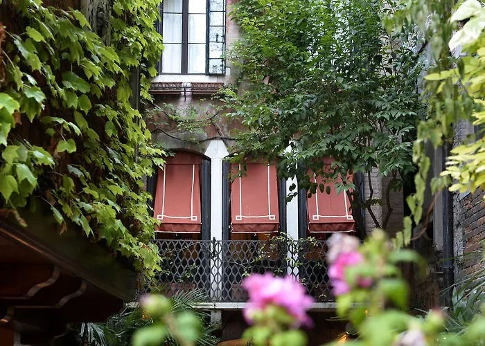 Hotel Flora - By Romanelli Family