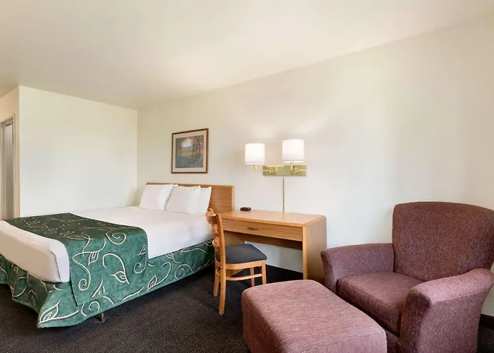 Sharon Springs Hotels