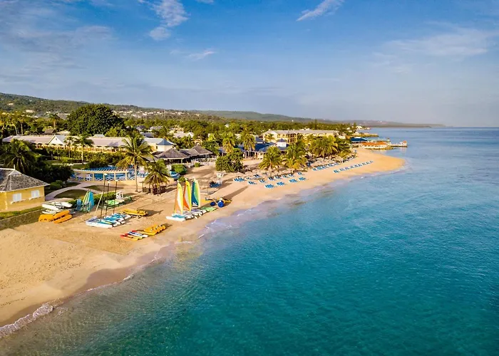 Jewel Runaway Bay Beach Resort & Waterpark